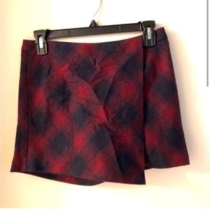 Hinge mini skort, plaid, red & navy, size 00